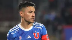 Charles Aránguiz esperaba a Eduardo Vargas en su vuelta a Universidad de Chile.