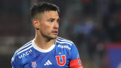 Charles Aránguiz esperaba a Eduardo Vargas en su vuelta a Universidad de Chile.