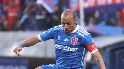 Chelo Díaz mostró su chapa de capitán.