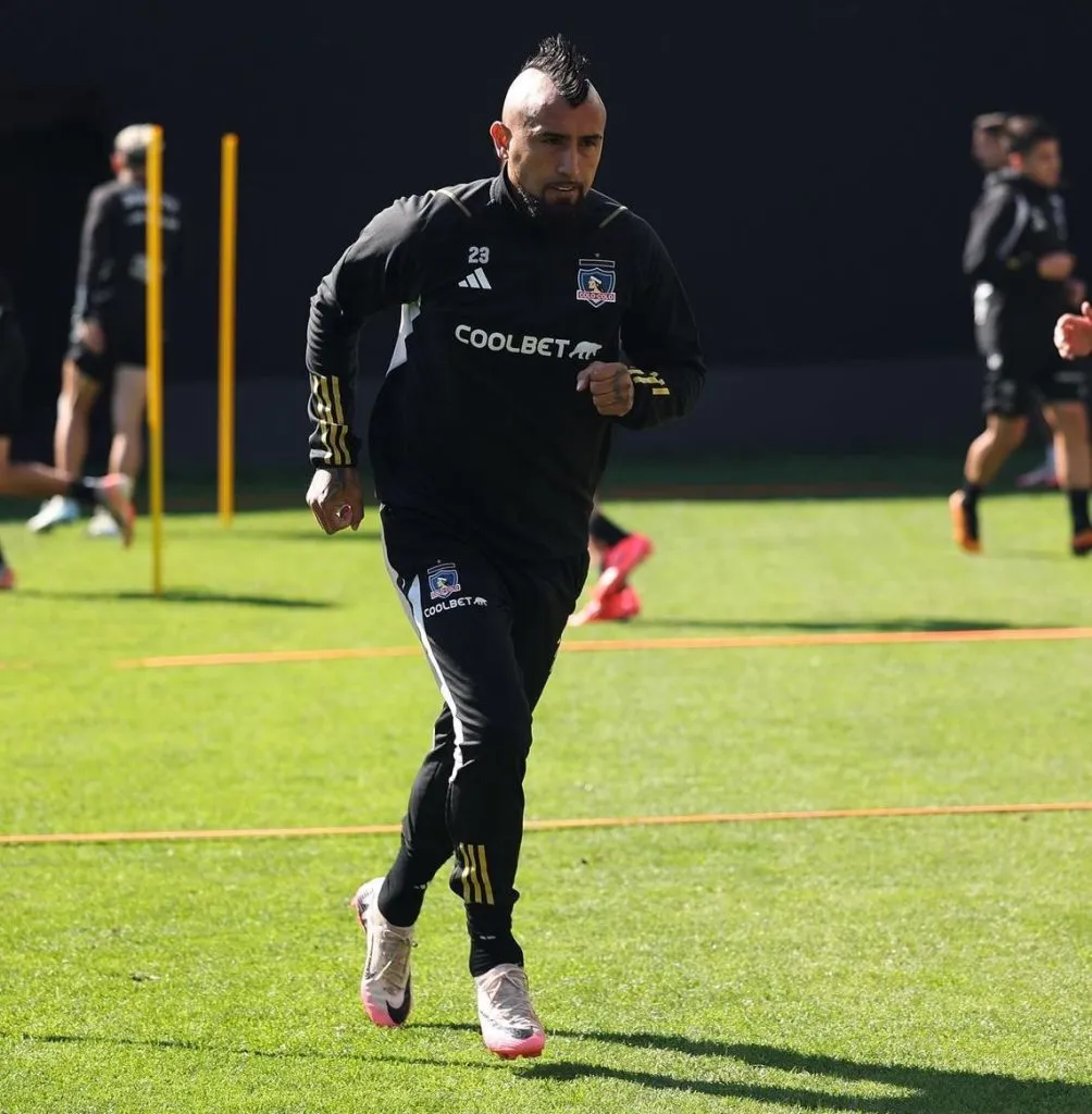 Arturo Vidal jugará la ida entre Colo Colo y River Plate. (Foto: @colocolooficial)
