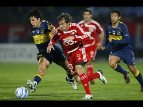 Año 2008 y la U recibió al Everton campeón en Santiago y tuvo que cambiar de camiseta (Archivo)