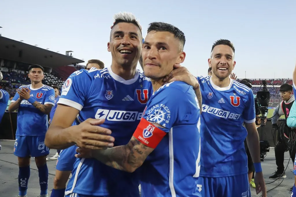 Fernández hizo saltar de sus asientos a los hinchas de la U que llegaron hasta el Nacional | FOTO:  Felipe Zanca/Photosport