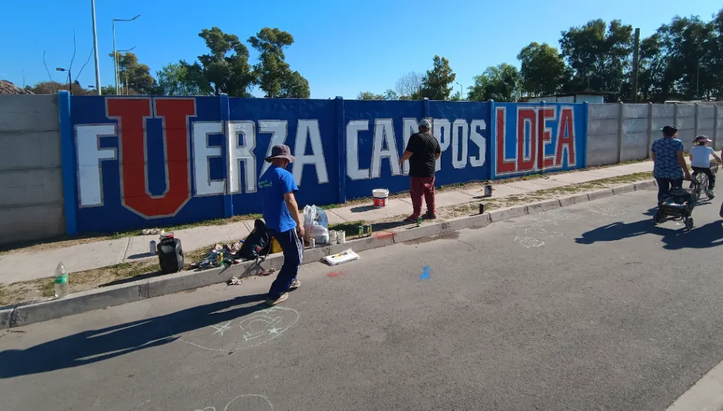 El mural pintado por hinchas de la U en Lonquén | FOTO: X (Ex Twitter)