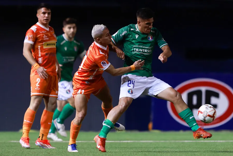 Cobreloa sumó dolorosa caída en la capital. | Foto: Photosport