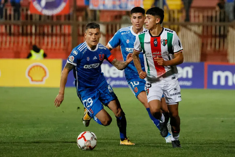 La U y Palestino se enfrentan esta tarde en el Nacional. | Foto: Photosport