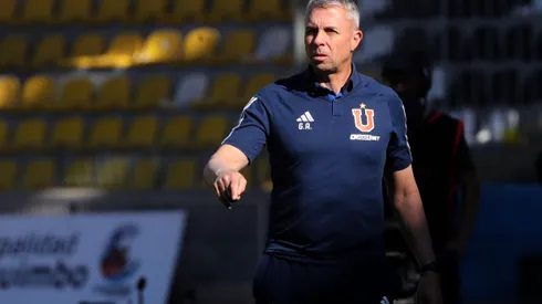 Gustavo Álvarez sufre dura baja en Universidad de Chile.