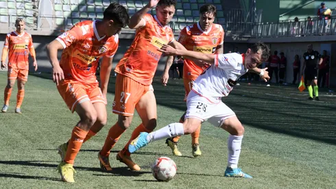 Juan Carlos Soto está en recupercación tras sufrir lesión en la rodilla. (Foto: Photosport)