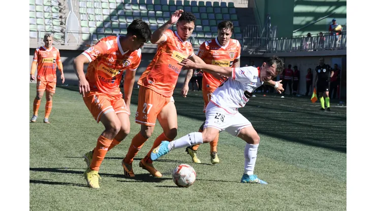 Juan Carlos Soto está en recupercación tras sufrir lesión en la rodilla. (Foto: Photosport)