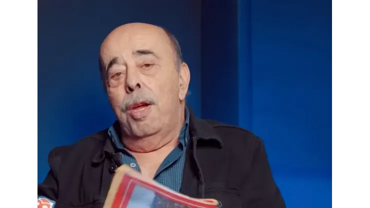 Tito Awad se lanza contra los exfutbolistas comentaristas.