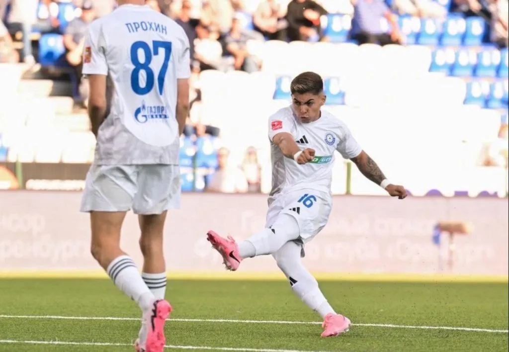 El Orenburg de Rusia recibió a Jordhy Thompson tras su salida de Colo Colo.