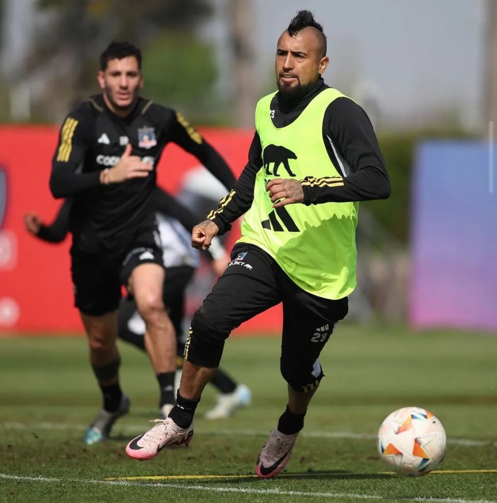 Arturo Vidal ya entrena con normalidad en Colo Colo. (Foto: @colocolooficial)