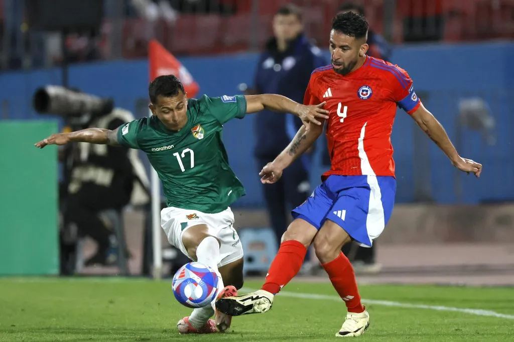 Mauricio Isla le prestó ropa a Arturo Vidal tras su cruce con Ricardo Gareca.