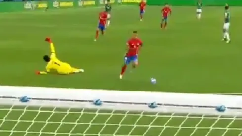 Vargas aprovechó la lesión de Lampe para convertir ante Bolivia.