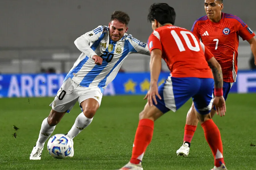 Yáñez cree que, si Dávila y Osorio se ponen a defender, Chile está ‘frito’. | Foto: Photosport