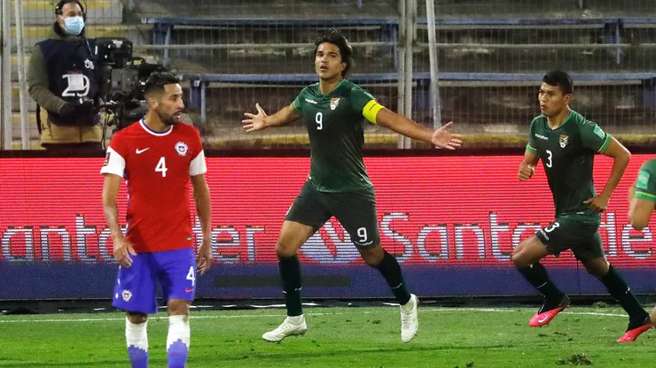 Futbol, Chile vs Bolivia. Fecha 8, Eliminatorias mundial de Catar 2022. El jugador de Bolivia Marcelo Martins celebra su gol contra Chile durante el partido por las clasificatorias al Mundial de Catar 2022 realizado en el Estadio San Carlos de Apoquindo Santiago, Chile. 08/05/2021 Jonnathan Oyarzun/Photosport Football, Chile vs Bolivia. 8th date, Qatar 2022 World Cup Qualifiers. Bolivia 's player Marcelo Martins, left right center, celebrates his goal against Chile during the 2022 Qatar World Cup qualifier football match at San Carlos de Apoquindo stadium in Santiago, Chile. 08/05/2021 Jonnathan Oyarzun/Photosport
