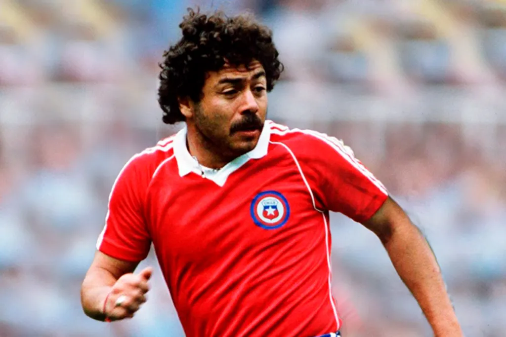 Caszely vistiendo la camiseta de La Roja | FOTO: Archivo