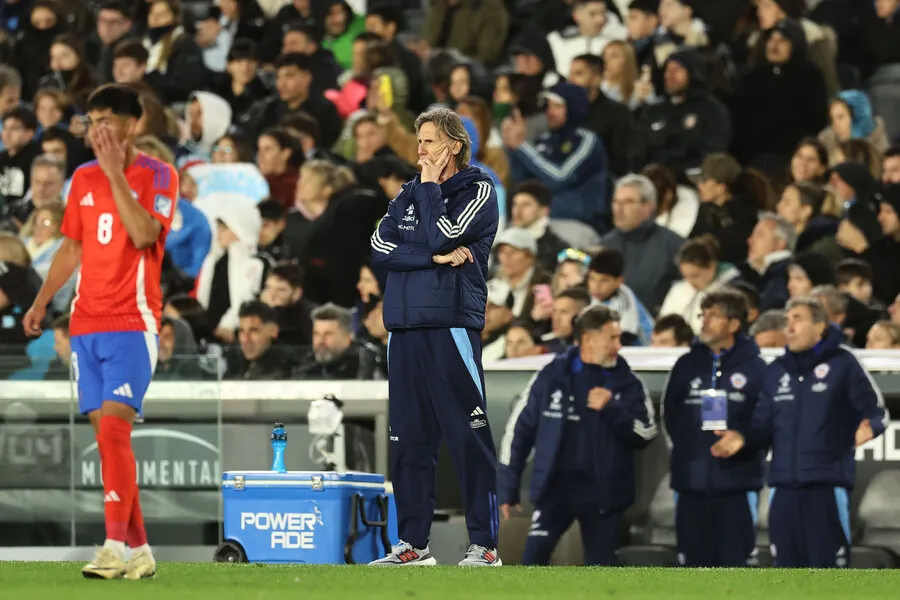 Fuentes ni ahí con La Roja de Gareca. | Foto: Photosport