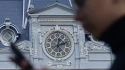 Este sábado se cambia el horario en Chile. (Foto: Aton)