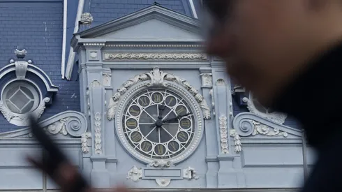 Este sábado se cambia el horario en Chile. (Foto: Aton)
