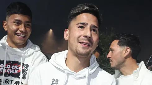 Colo Colo tuvo un gran recibimiento en Talca. (Foto: @colocolooficial)