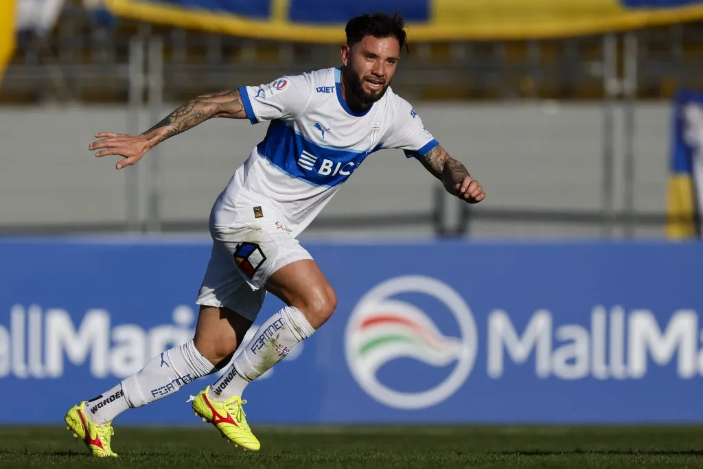 Manuel de Tezanos cuestiona que Eugenio Mena esté en la Selección Chilena: “Jugó como jugó en Católica”, dijo en TST tras la derrota 3-0 ante Argentina. (Foto: Photosport)