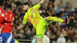 Gabriel Arias es apuntado tras la derrota de Chile en Argentina. (Foto: Alejandro Pagni/Photosport)