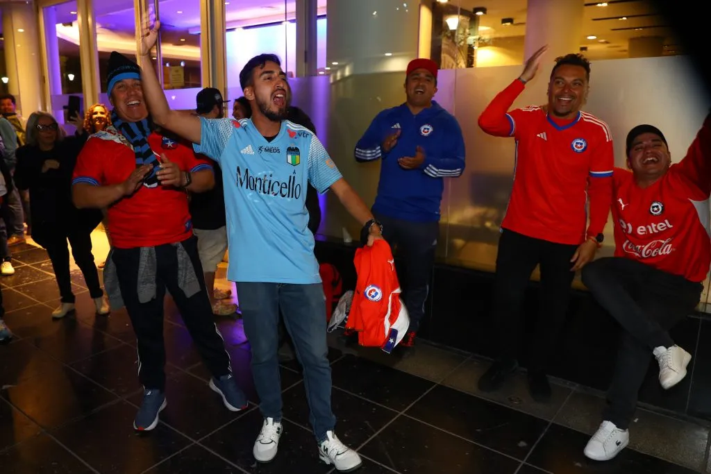 Los hinchas chilenos recibieron a la Roja en Argentina | FOTO: Alejandro Pagni/Photosport