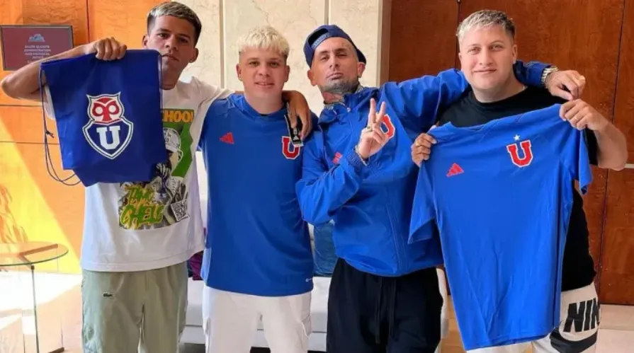 Ke Personajes posando con varias indumentarias de la U | FOTO: Instagram