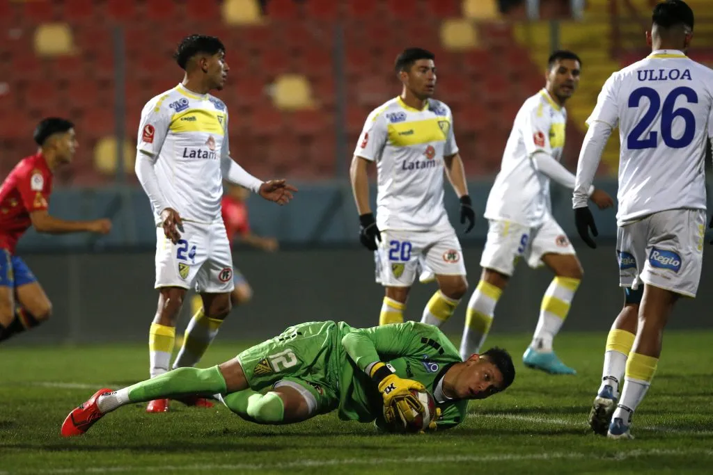 Barnechea tiene una gran campaña en Primera B. Sin embargo, el club recibió una dura sanción. (Foto: Photosport)