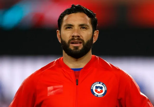 Cristián Caamaño cuestionó la posible estelaridad de Eugenio Mena en La Roja.