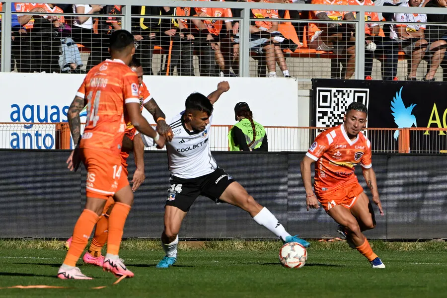 Pizarro sería renovado en Colo Colo, según Arrieta. | Foto: Photosport