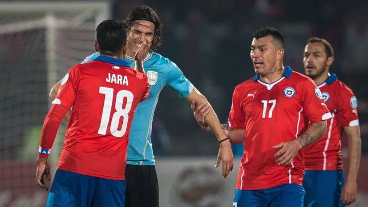Gonzalo Jara cuenta la firme tras la situación con Edinson Cavani
