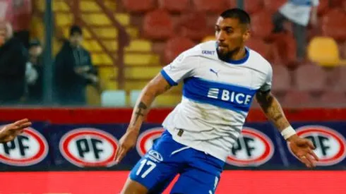 Branco Ampuero se mandó un gol maradoniano ante Deportes Iquique.