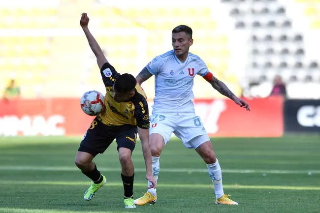 Pepe Ormazábal se rindió ante Charles Aránguiz por su nivel en Universidad de Chile.