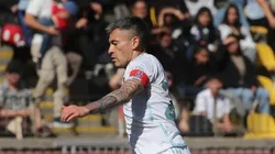 Charles responde al cariño del hincha azul.