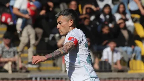 Charles responde al cariño del hincha azul.