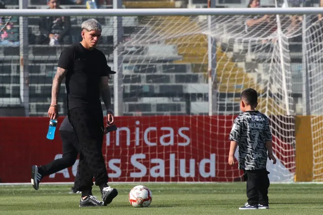 Carlos Palacios estaría viviendo sus últimas semanas en el Estadio Monumental. (Foto: Jonnathan Oyarzún/Photosport)