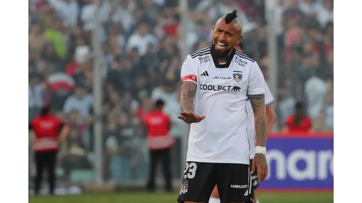 Arturo Vidal le cae con todo a Huachipato (Foto: Jonnathan Oyarzun/Photosport)