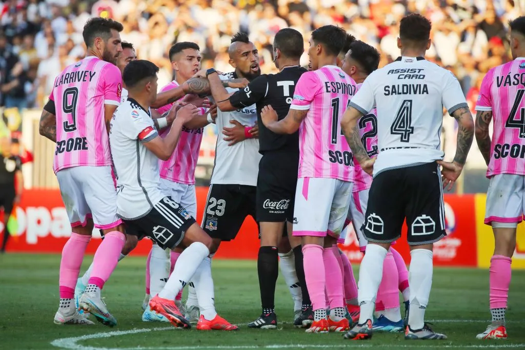 Colo Colo queda fuera de la Copa Chile y Arturo Vidal termina expulsado por doble amarilla. (Foto: Photosport)