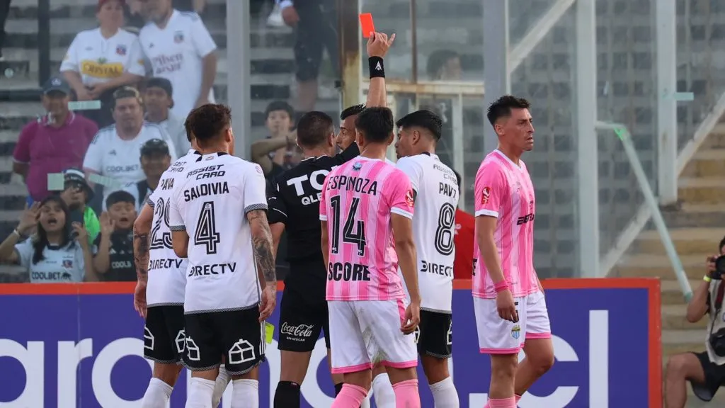 Arturo Vidal fue expulsado del partido de vuelta ante Magallanes 
(Foto: Dragomir Yankovic/Photosport)