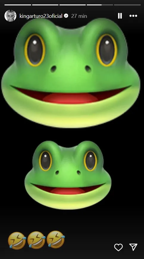 Arturo Vidal publica emojis de rana y risa.