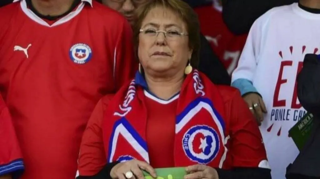 La ex presidenta, siempre alentando a La Roja (Twitter/X)