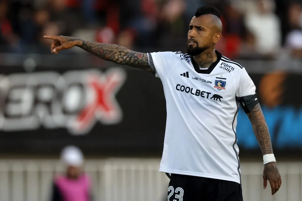 Arturo Vidal continuará en Colo Colo por dos temporadas más. Por ello, Yeyo Inostroza envió una advertencia.