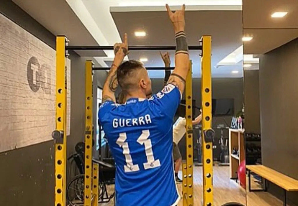 Cristóbal Campos sigue luchando. Esta vez, posó con la camiseta de Universidad de Chile.