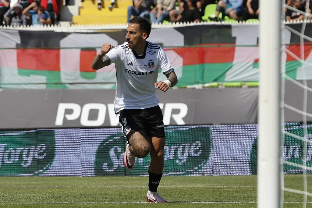 Javier Correa marcó un gol, pero no pudo completar el encuentro de Colo Colo ante Palestino en La Cisterna. (Foto: Photosport)