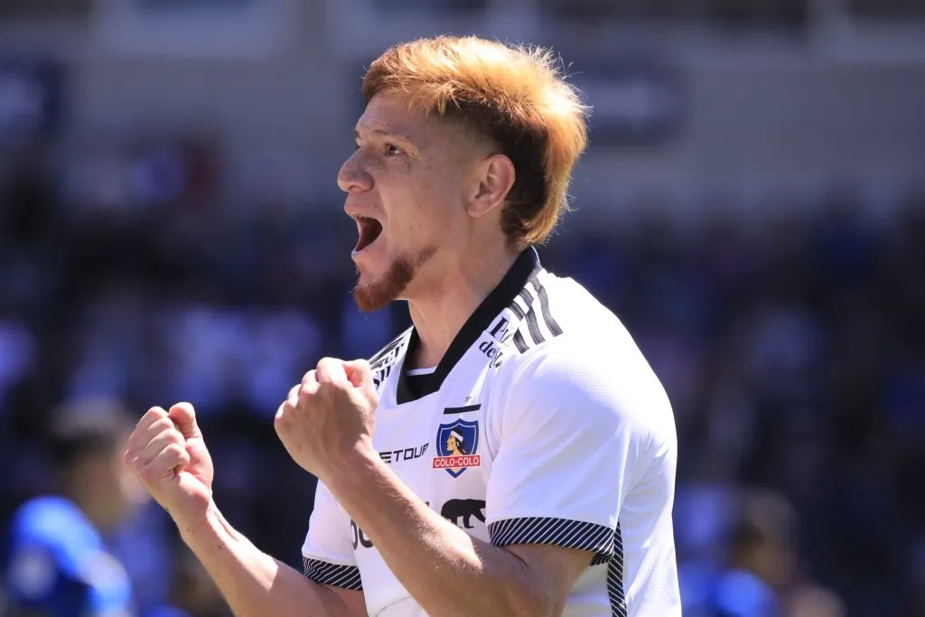 La directiva de Colo Colo espera que Leonardo Gil baje sus pretensiones económicas. En caso de aceptarlo, renovaría su contrato.