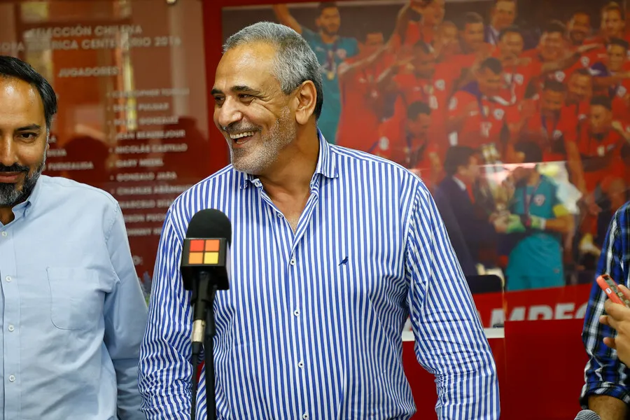 Solabarrieta carga con todo contra Milad | Foto: Photosport