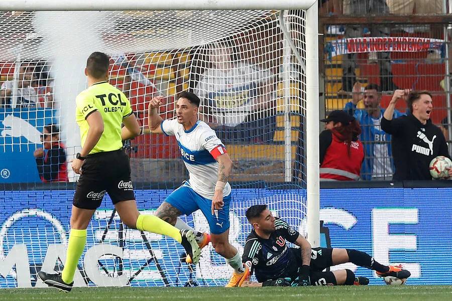 Mortero criticó a la UC por seguir festejando a Zampedri. | Foto: Photosport