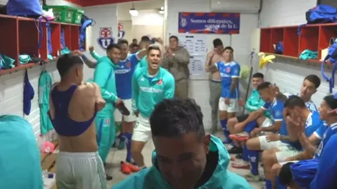 El momento de la cómica petición del plantel de Universidad de Chile.