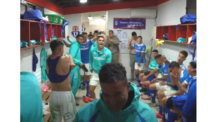 El momento de la cómica petición del plantel de Universidad de Chile.